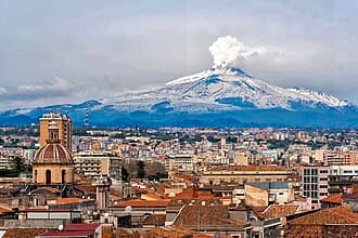 Catania, Italia - Piazza del Duomo y Volcán Etna · Catania