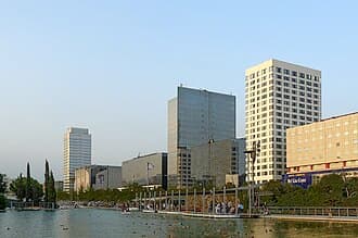 Bilbao, España - Museo Guggenheim y Ría de Bilbao
