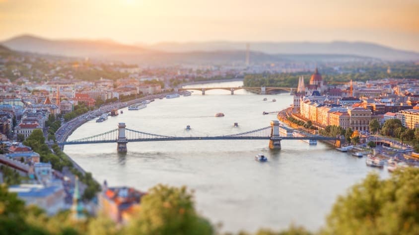 Paquetes armados a Budapest en marzo